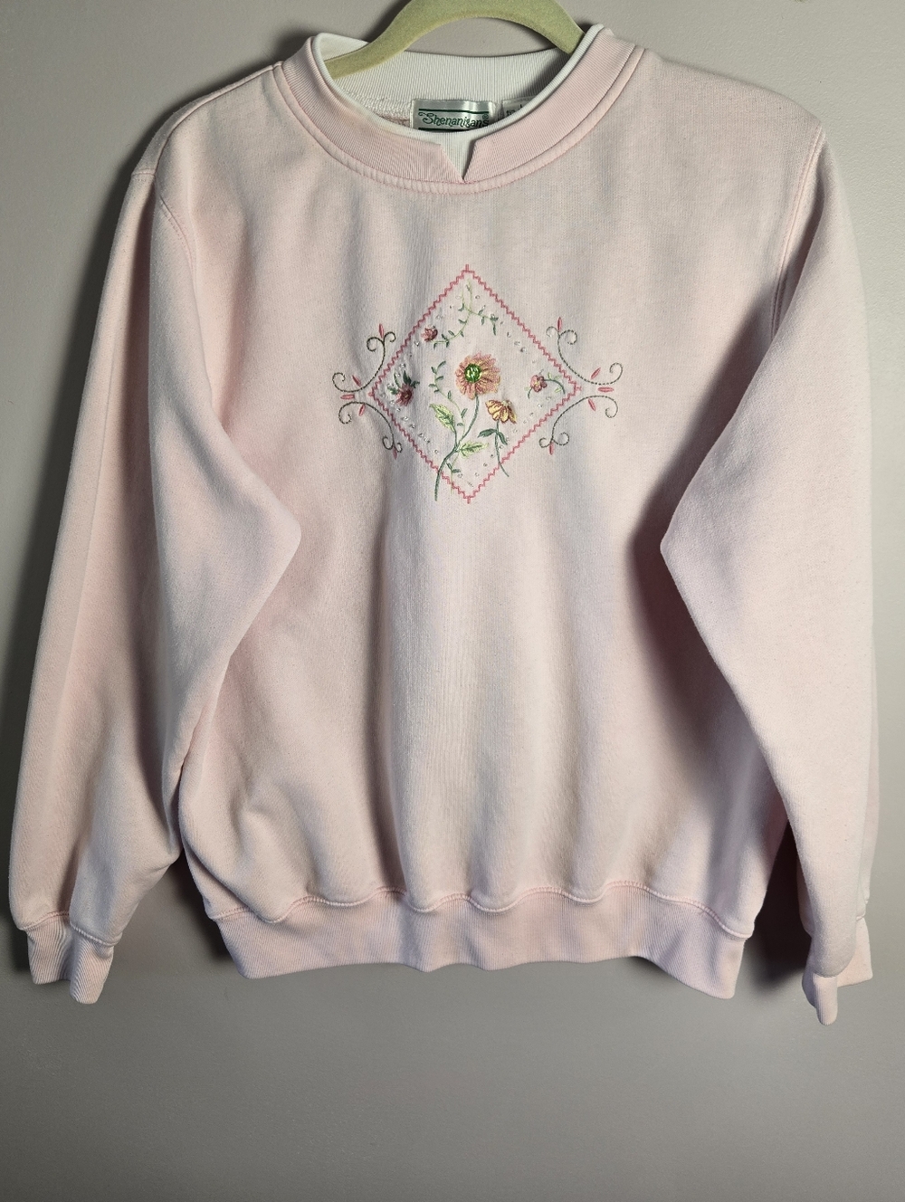 Vintage Shenanigans Embroidered Floral Sweatshirt - Pastel Pink L Boho